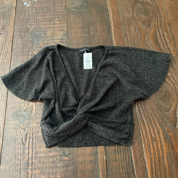 Black crop top - Picture 1 of 2